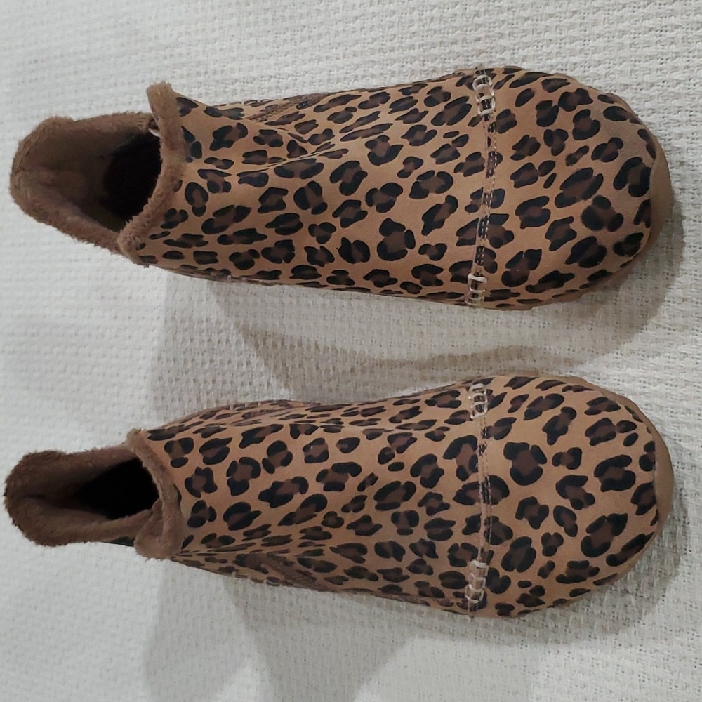 SKECHERS Animal Print size 8 booties.